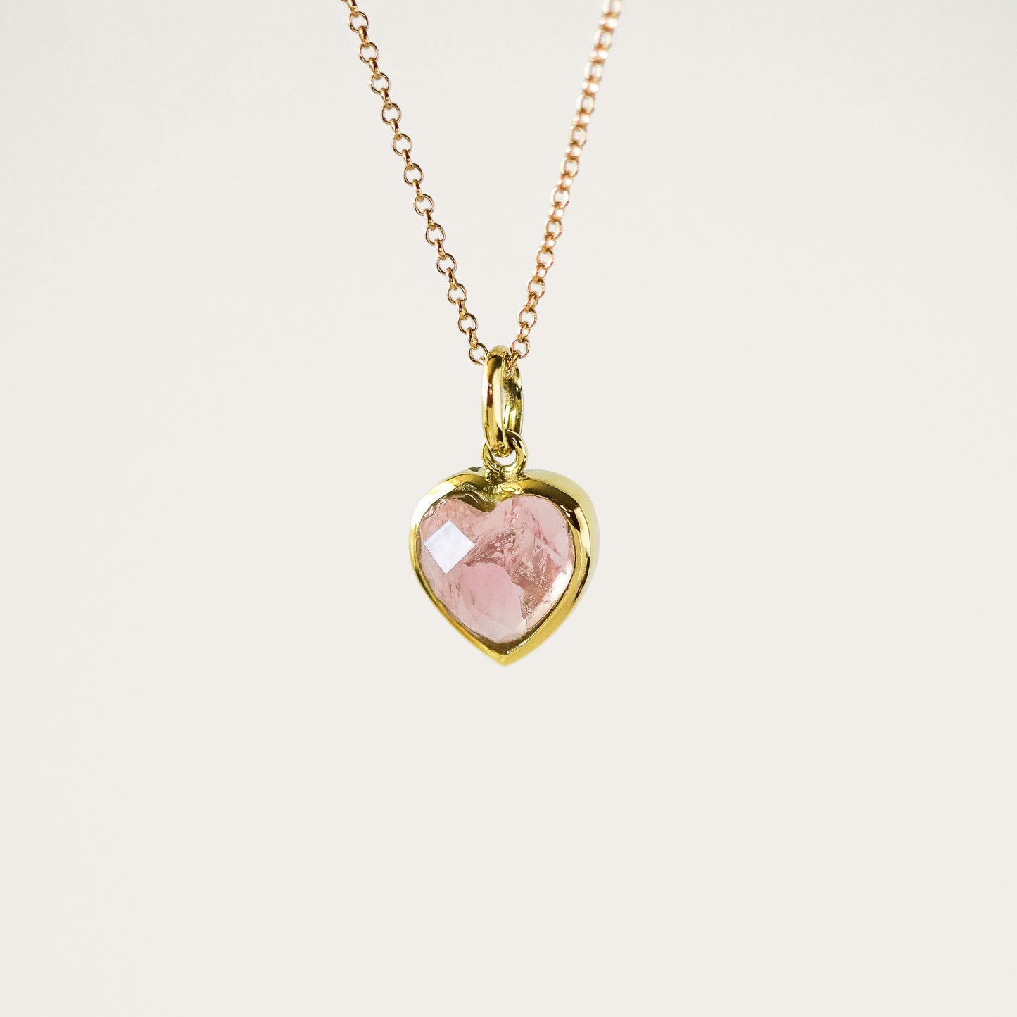 DIJE CORAZON BISELADO CUARZO ROSA