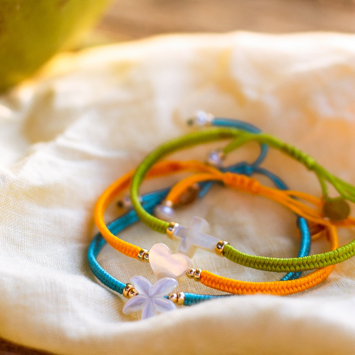 PULSERA MADRE PERLA CRUZ